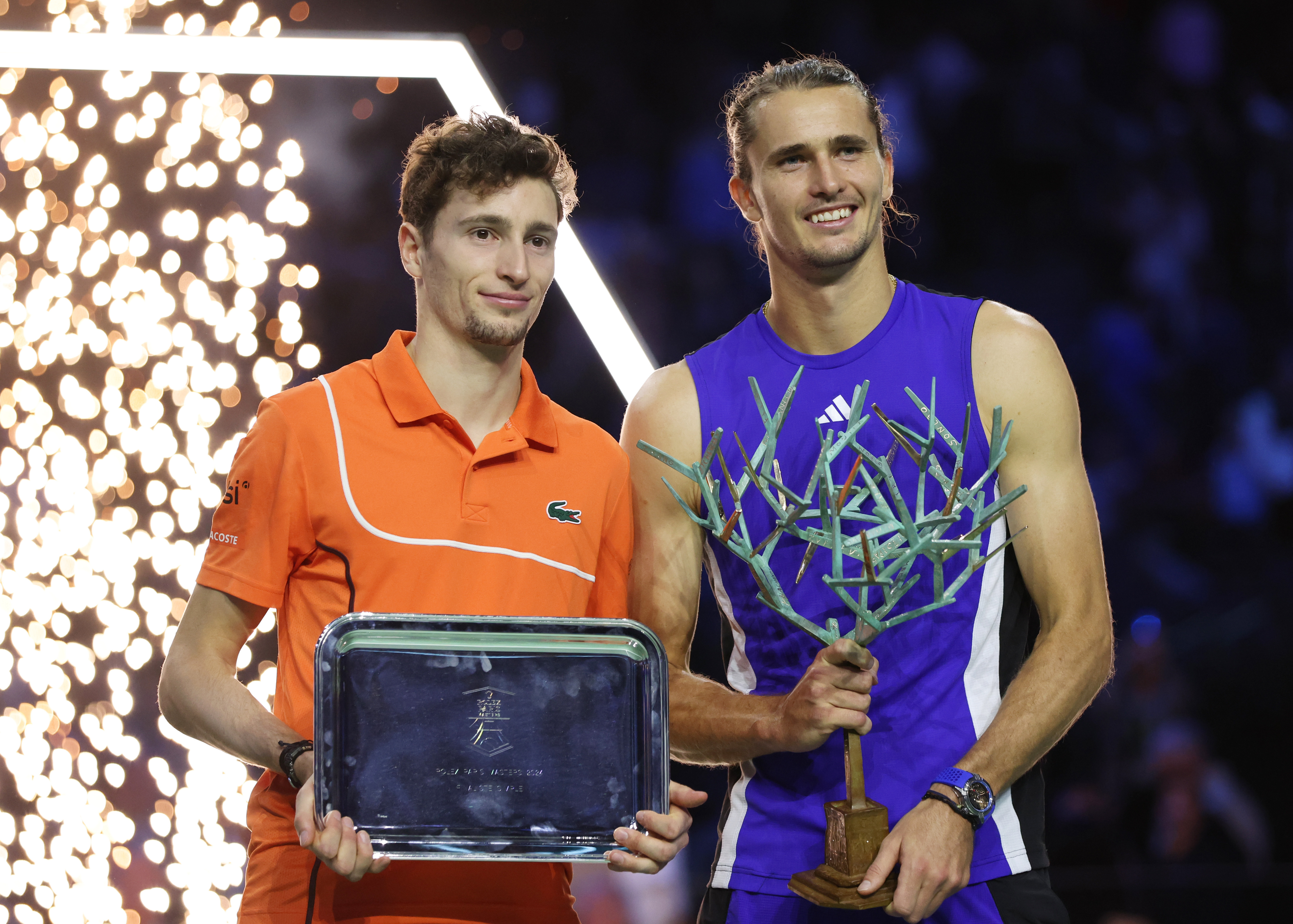 包含意大利网球队力克西班牙网球队，兹维列夫制霸全场的词条