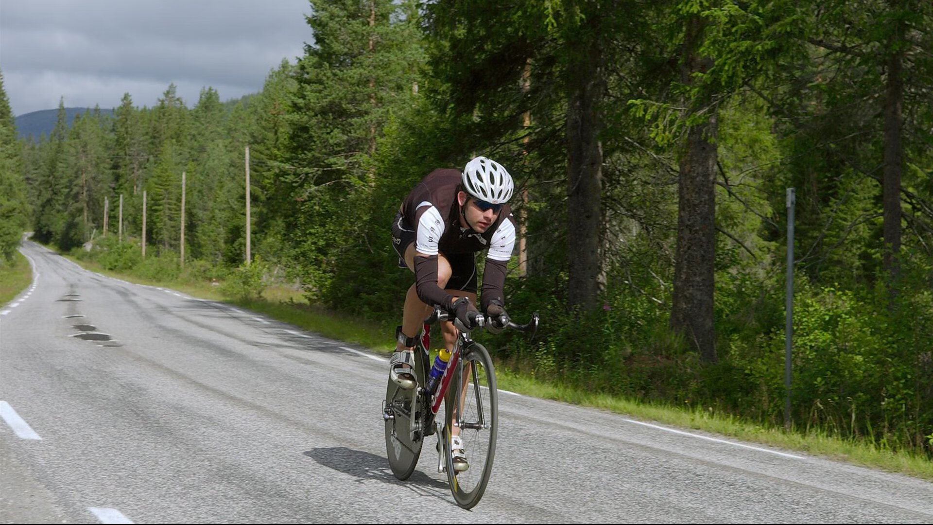 霍勒迪末节狂飙点燃赛场，掘金绝境翻盘逆转马刺