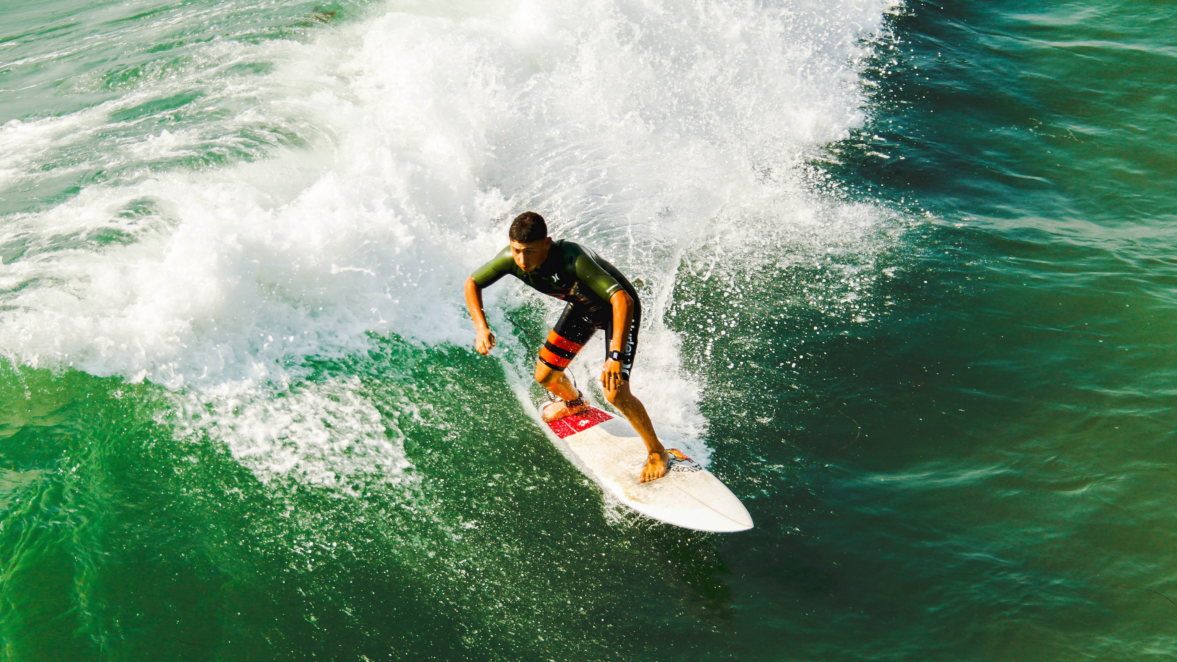 冷门与热浪，波兰足球险胜法国，梁靖崑状态火热背后的体育启示