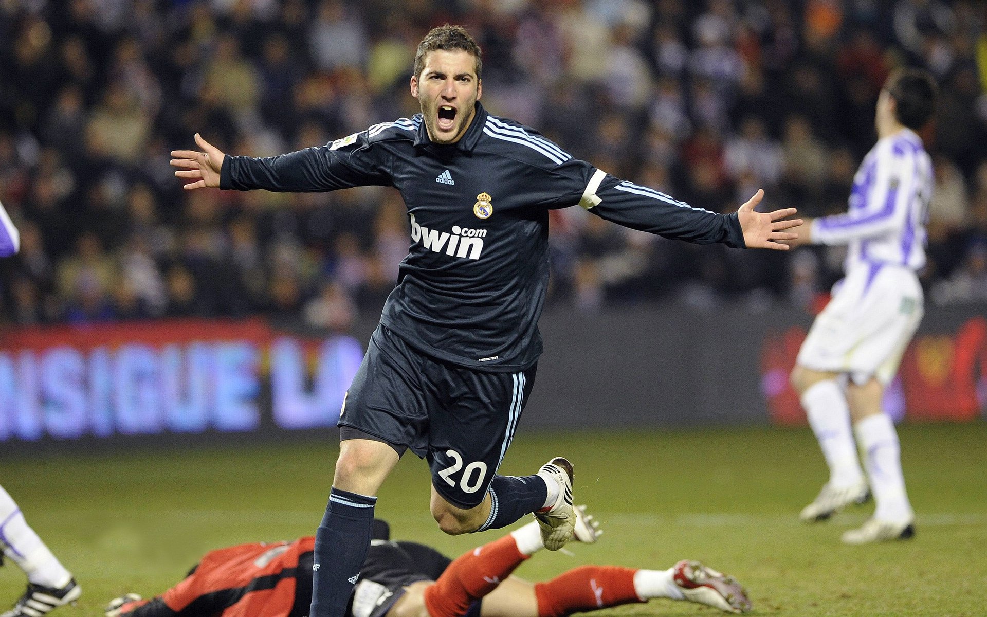 完美与奇迹的悖论，内马尔的独舞，佛罗伦萨的韧性，与伊拉克的足球史诗